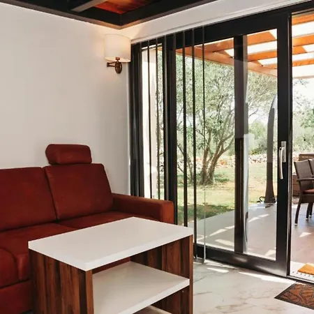 Capisanta Stone - One Bedroom With Hot Tub Vikendica *