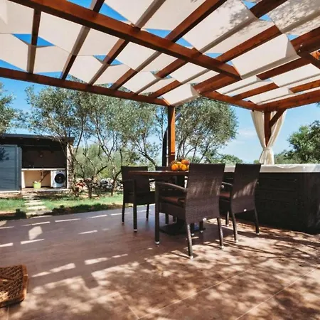 Capisanta Stone - One Bedroom With Hot Tub Semesterbostad Lukoran