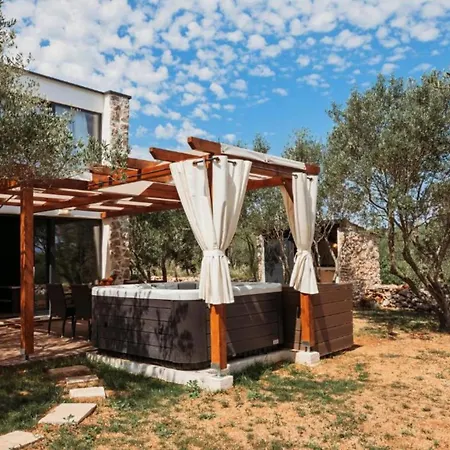 Capisanta Stone - One Bedroom With Hot Tub